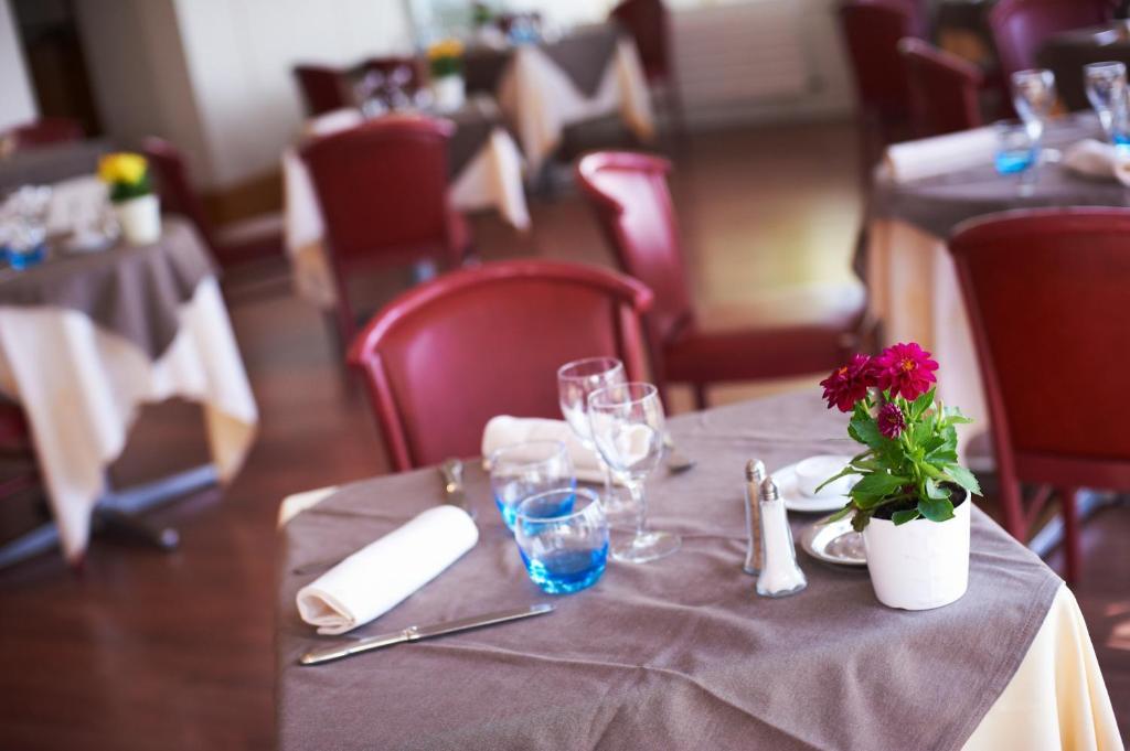 Hotel De Pen Bron Льо Кроази Екстериор снимка