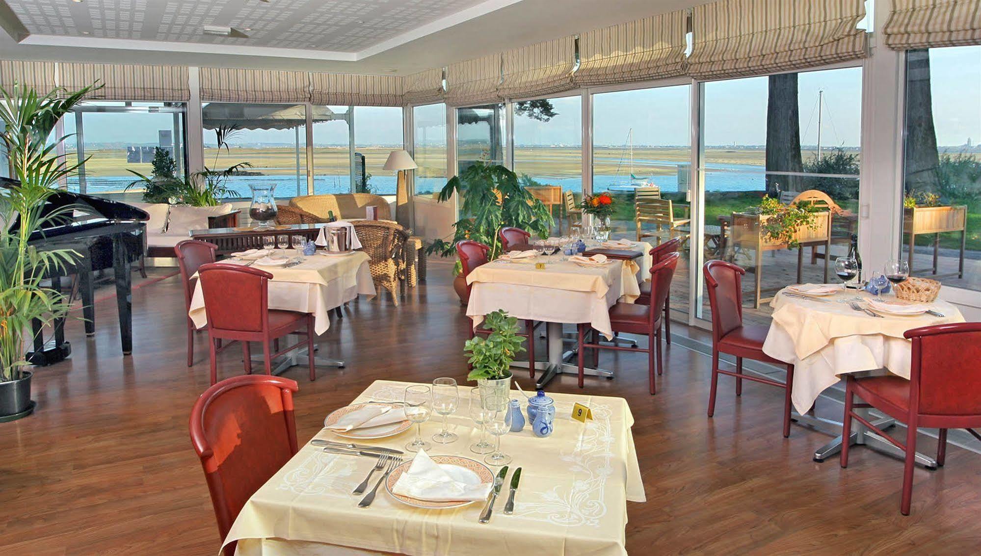Hotel De Pen Bron Льо Кроази Екстериор снимка