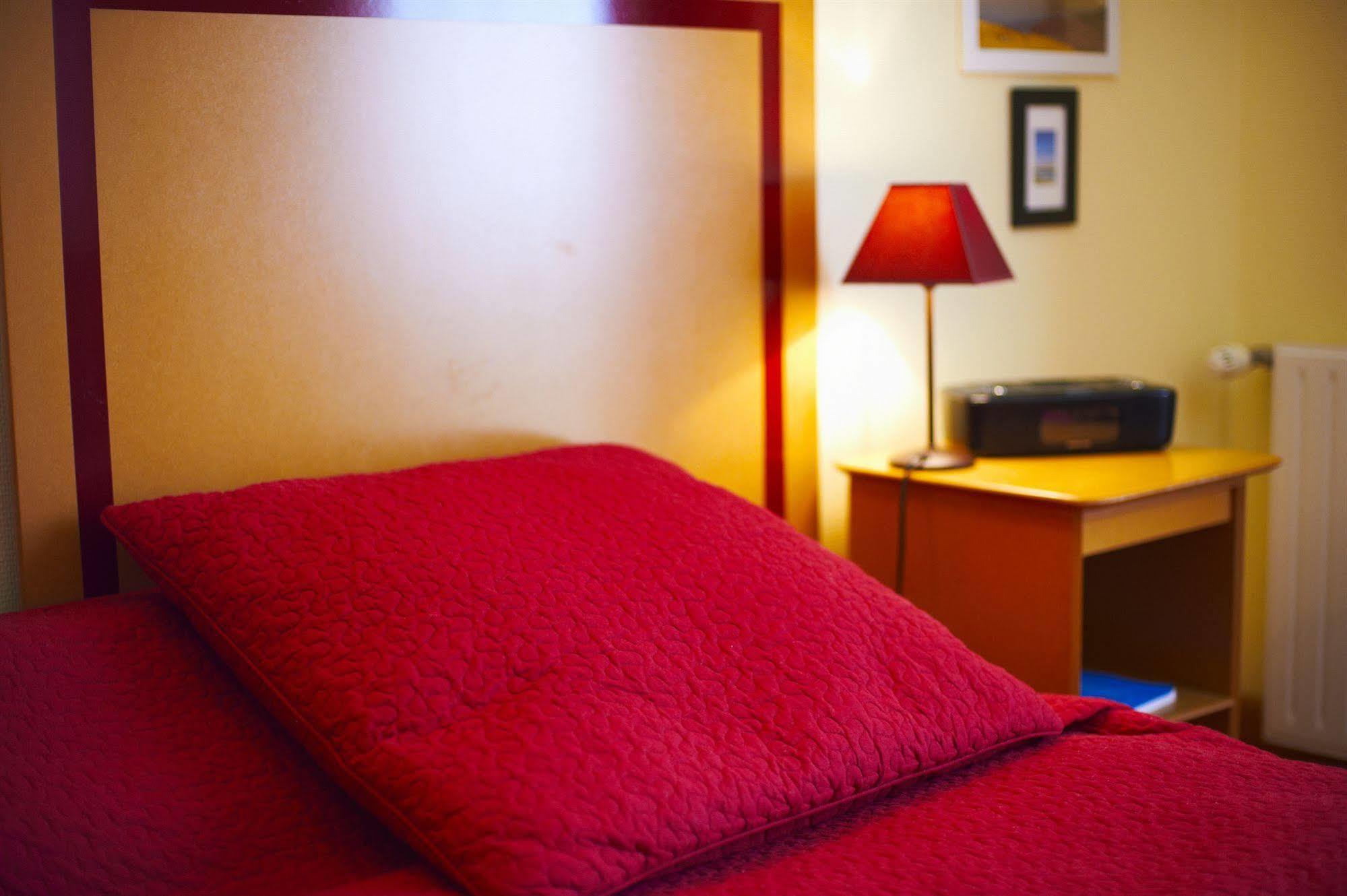 Hotel De Pen Bron Льо Кроази Екстериор снимка