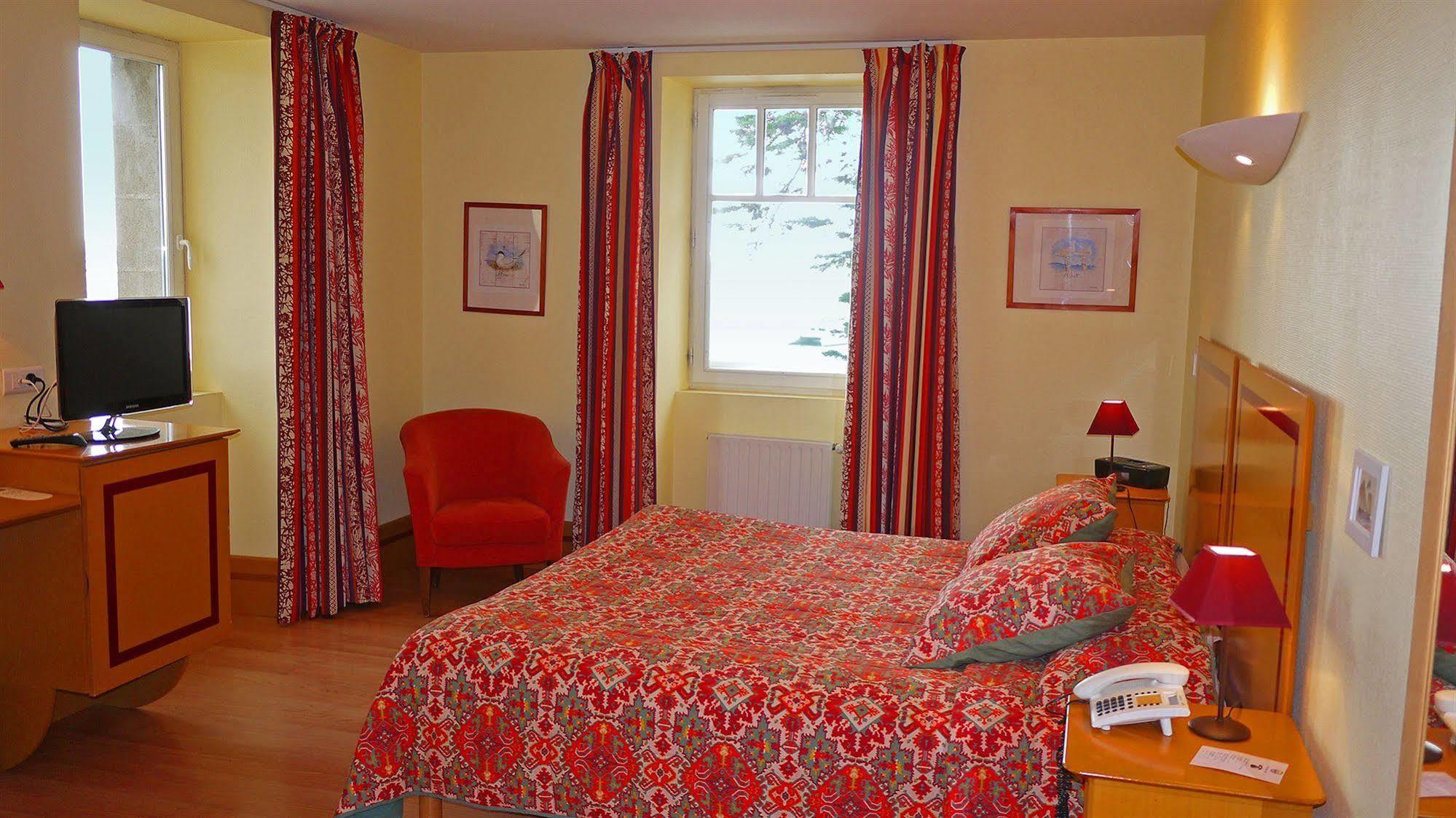 Hotel De Pen Bron Льо Кроази Екстериор снимка