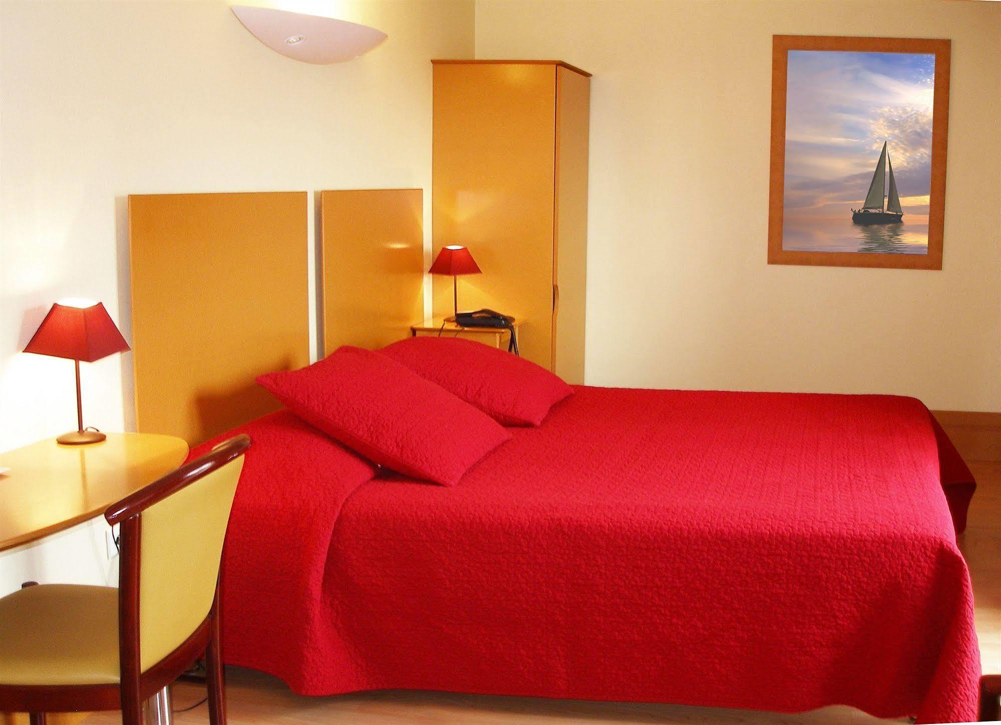 Hotel De Pen Bron Льо Кроази Екстериор снимка