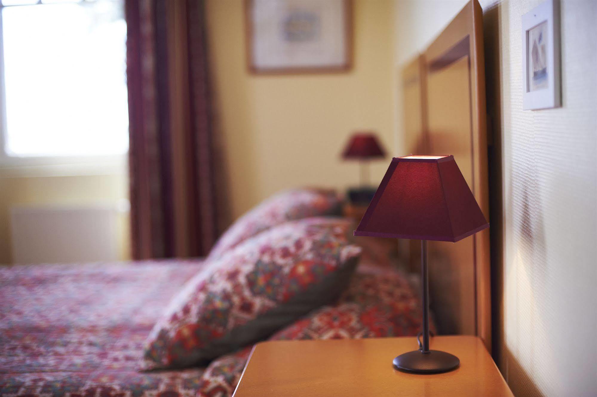 Hotel De Pen Bron Льо Кроази Екстериор снимка