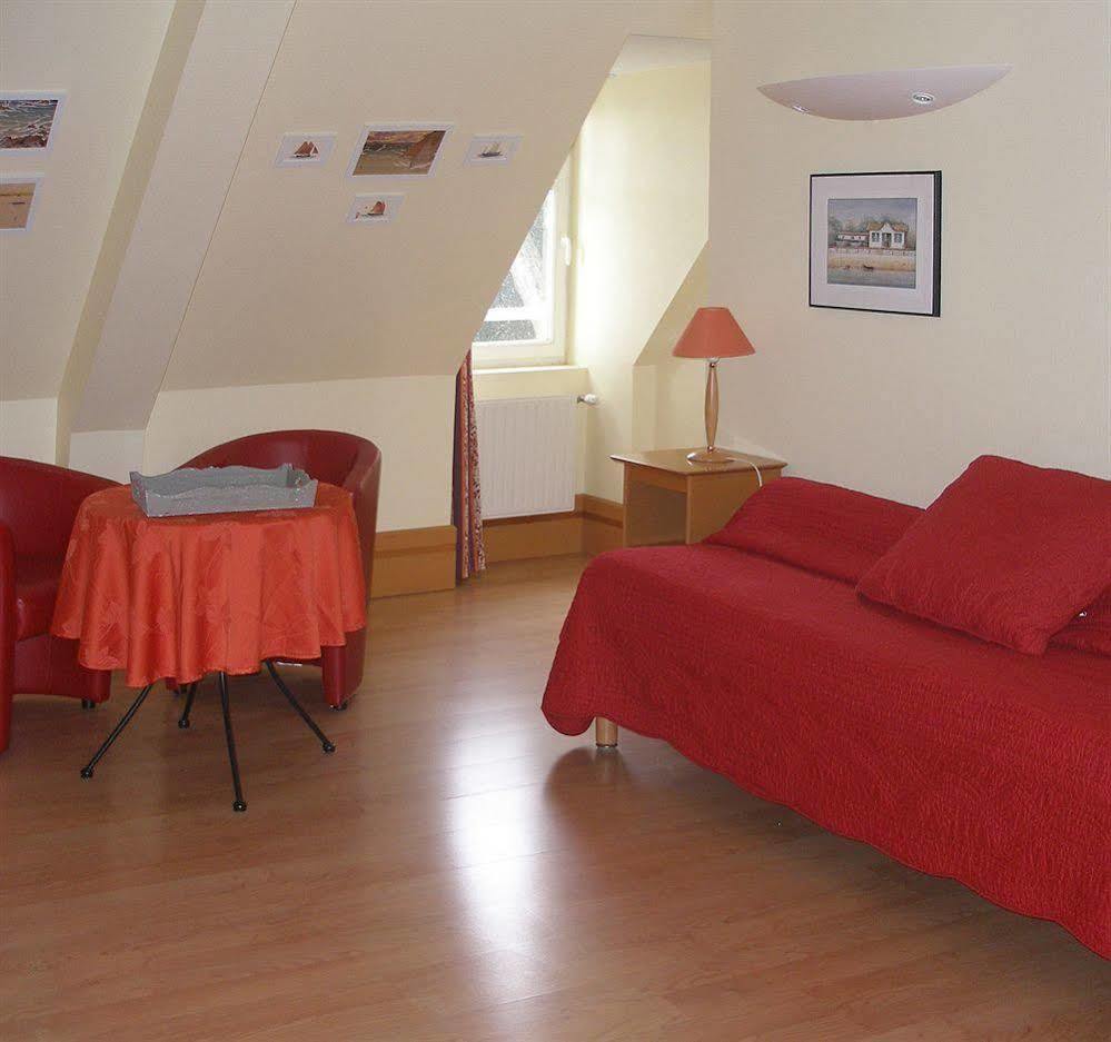 Hotel De Pen Bron Льо Кроази Екстериор снимка